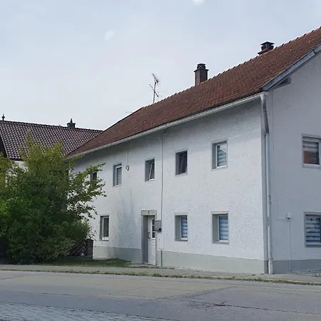 Hofmark Aicha vorm Wald